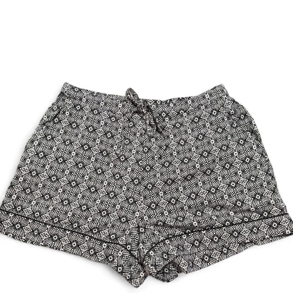 Haute Hippie black & white floral print shorts for pjs or lounging. Size: L